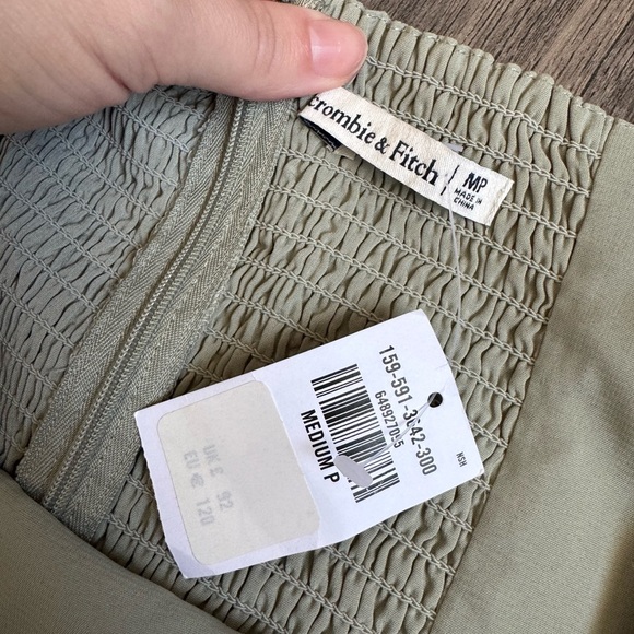 Abercrombie & Fitch Long-Sleeve Draped
Skirt Mini Dress Sage Green NWT - Picture 8 of 9
